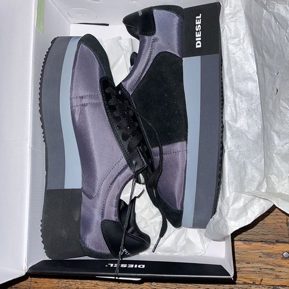 Hello I have a brand new pair sneakers for sale. - Picture 2 of 5